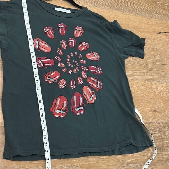 Daydreamer Graphic Rolling Stones Dark Gray T-Shirt, Size Medium - Picture 8 of 8